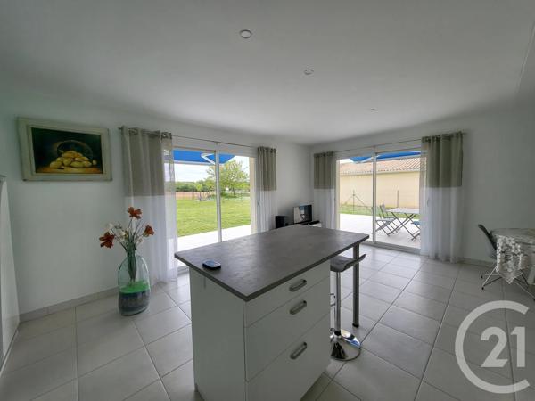 Maison à vendre  5 pièces - 99 m 2   SAINTES  - 17