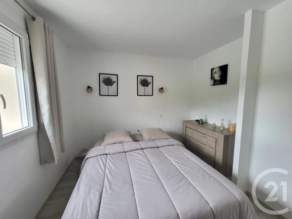 Maison à vendre  5 pièces - 99 m 2   SAINTES  - 17