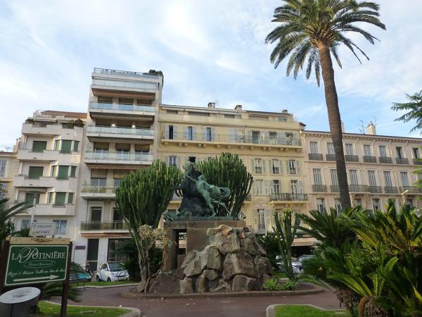Cannes Palais : commerce avec terrasse
