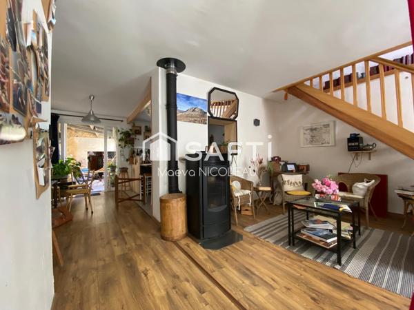 Une maison de ville chaleureuse,au cœur de Surgères