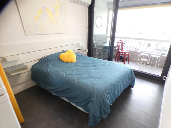 Village naturiste. Studio avec balcon