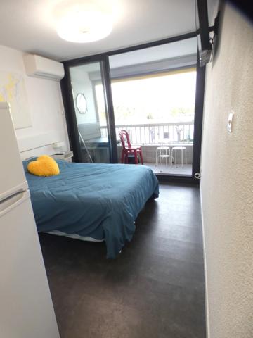 Village naturiste. Studio avec balcon