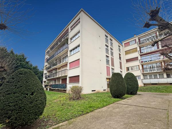 À LOUER - APPARTEMENT - MENNECY