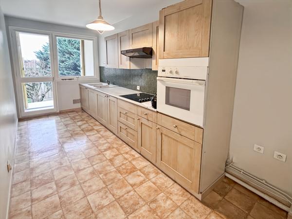 À LOUER - APPARTEMENT - MENNECY