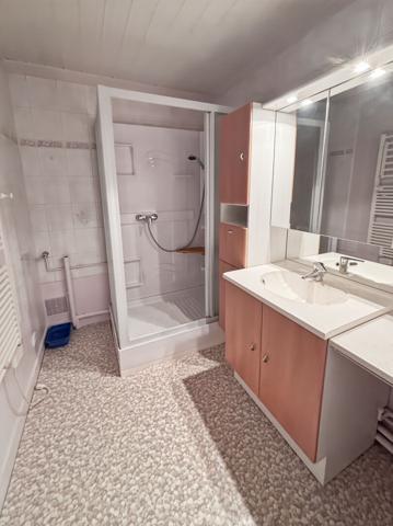 À LOUER - APPARTEMENT - MENNECY