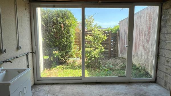 Gros potentiel et bon emplacement pour cette maison avec vie de plain-pied possible + étage à finir d’aménager + volumes en +