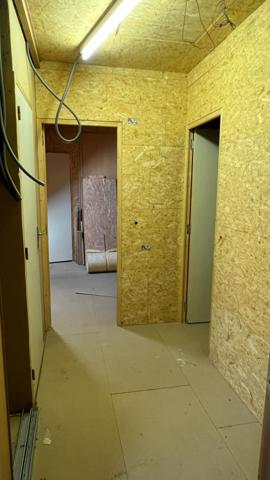 Gros potentiel et bon emplacement pour cette maison avec vie de plain-pied possible + étage à finir d’aménager + volumes en +