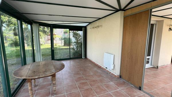 Gros potentiel et bon emplacement pour cette maison avec vie de plain-pied possible + étage à finir d’aménager + volumes en +