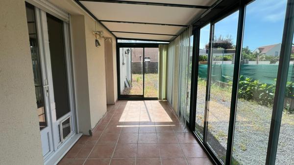 Gros potentiel et bon emplacement pour cette maison avec vie de plain-pied possible + étage à finir d’aménager + volumes en +
