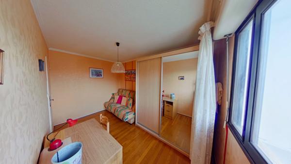 Talence Thouars - T3 traversant dans résidence isolée par l'extérieure