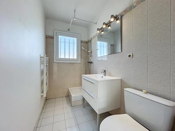 Maison à vendre GIGEAN (34) - Plain-pied T5 - 4 chambres - Terrain clos de 380 m2 - Garage - Parking privatif