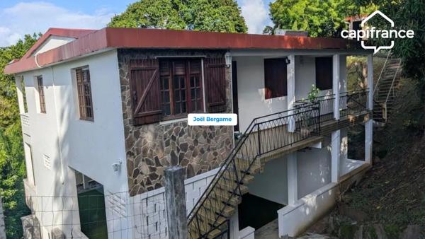 Maison de 10 pièces à vendre au Marigot (97225) proche du centre ville.