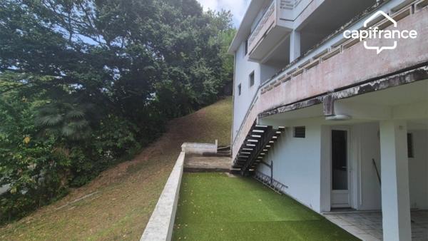 Maison de 10 pièces à vendre au Marigot (97225) proche du centre ville.