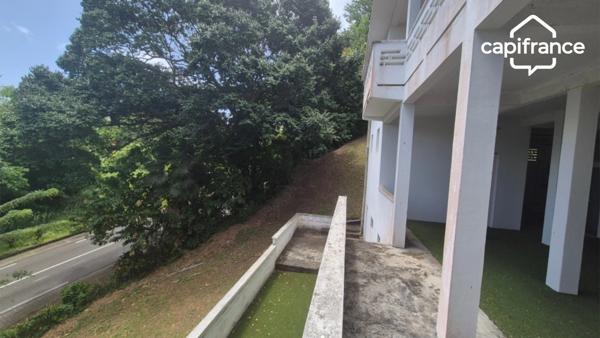 Maison de 10 pièces à vendre au Marigot (97225) proche du centre ville.