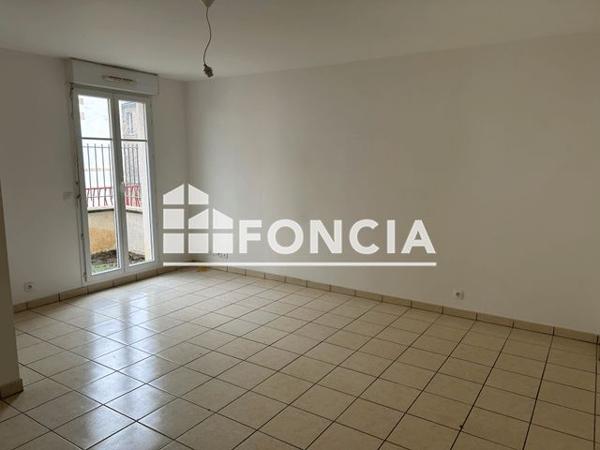 Location Appartement 4 pièces 73.99 m² - 2 PLACE DU MARCHE Dreux 28100