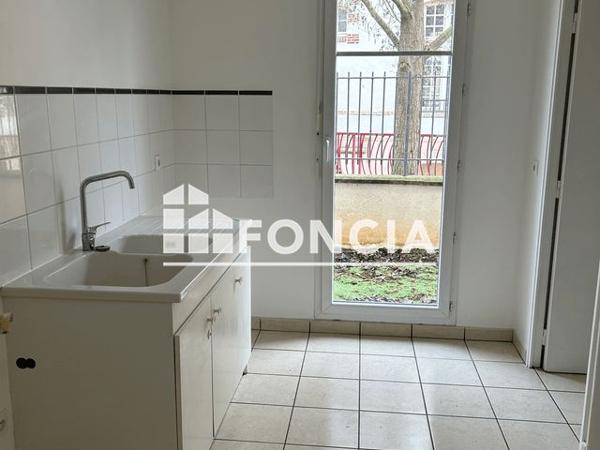 Location Appartement 4 pièces 73.99 m² - 2 PLACE DU MARCHE Dreux 28100