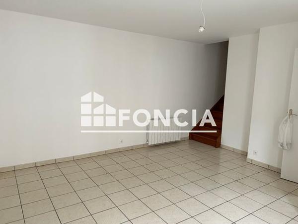 Location Appartement 4 pièces 73.99 m² - 2 PLACE DU MARCHE Dreux 28100