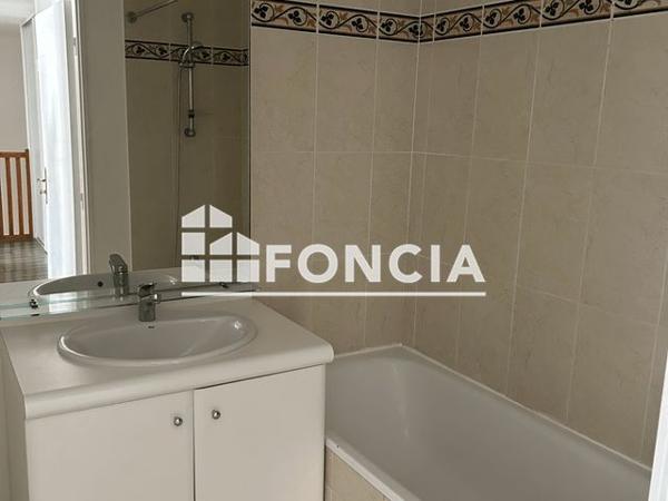 Location Appartement 4 pièces 73.99 m² - 2 PLACE DU MARCHE Dreux 28100