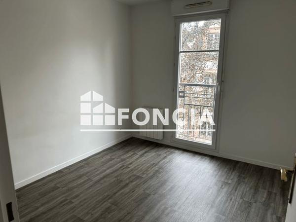 Location Appartement 4 pièces 73.99 m² - 2 PLACE DU MARCHE Dreux 28100