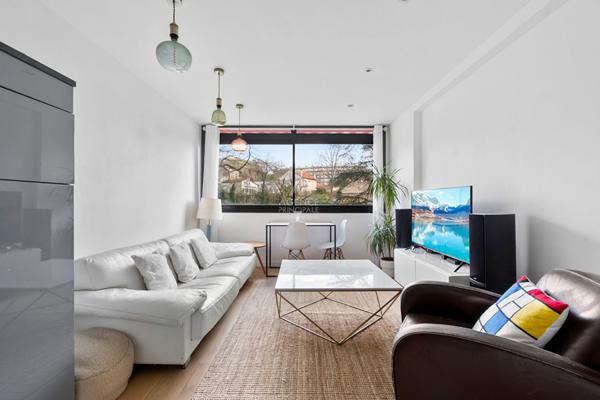 Appartement lumineux et traversant avec vue sur parc ? 3 pièces ? 53 m² €300 000 ** - Référence 17927