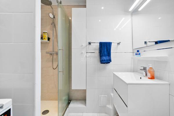 Appartement lumineux et traversant avec vue sur parc ? 3 pièces ? 53 m² €300 000 ** - Référence 17927