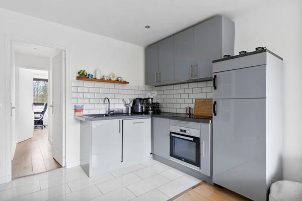 Appartement lumineux et traversant avec vue sur parc ? 3 pièces ? 53 m² €300 000 ** - Référence 17927