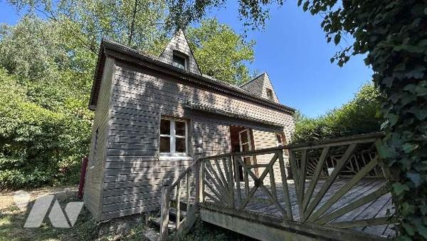 Terrain de loisirs en bordure de rivière