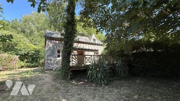 Terrain de loisirs en bordure de rivière