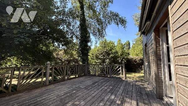 Terrain de loisirs en bordure de rivière