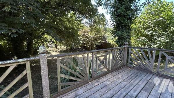 Terrain de loisirs en bordure de rivière