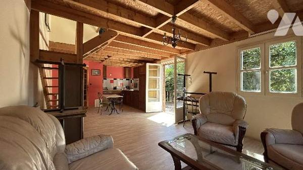 Terrain de loisirs en bordure de rivière