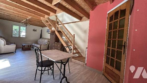 Terrain de loisirs en bordure de rivière