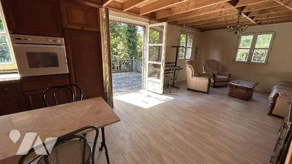 Terrain de loisirs en bordure de rivière