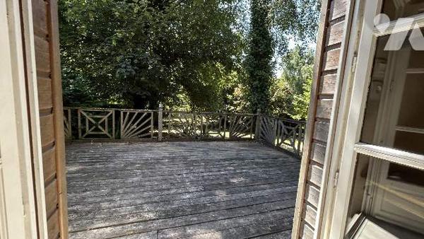 Terrain de loisirs en bordure de rivière
