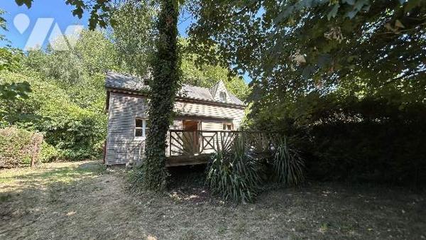 Terrain de loisirs en bordure de rivière