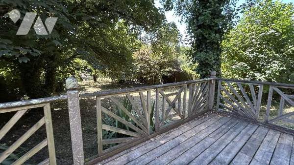 Terrain de loisirs en bordure de rivière
