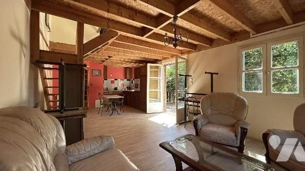 Terrain de loisirs en bordure de rivière