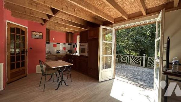 Terrain de loisirs en bordure de rivière