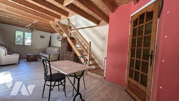 Terrain de loisirs en bordure de rivière