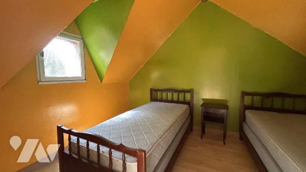 Terrain de loisirs en bordure de rivière