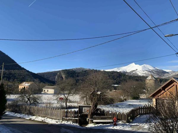 Bâtisse à rénover – LUS-LA-CROIX-HAUTE (Hameau Les Corréardes) 80 m² habitables + grande grange 140 m² + dépendances