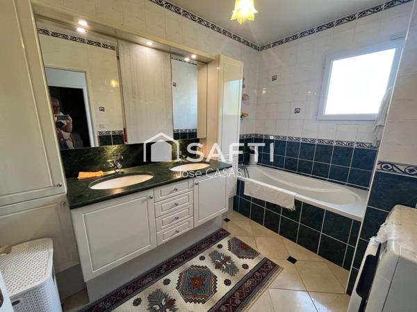 Maison 8 pièces  -  260 m2