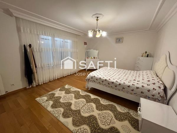 Maison 8 pièces  -  260 m2
