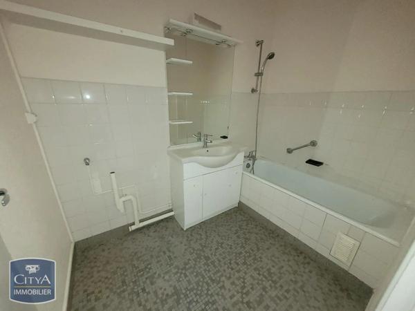 Appartement à louer 3 pièces 75.37m² Blois (41000)