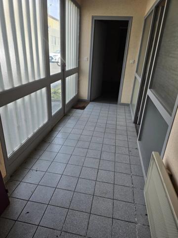 Location Bureau 1 pièces 60 m2 à Sainte-Florine