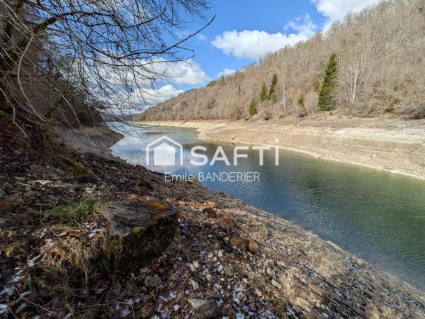 Terrain de loisirs – En bordure du lac de Vouglans