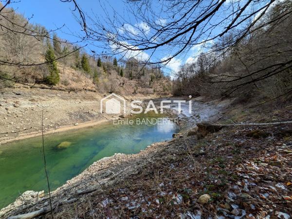 Terrain de loisirs – En bordure du lac de Vouglans
