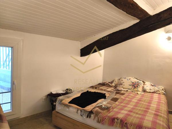 L'Isle-sur-la-Sorgue (84800) Maison de ville sur deux niveaux entièrement restaurée - pas de copropriété - entrée sécurisée