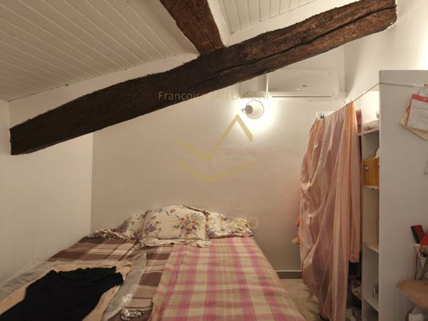 L'Isle-sur-la-Sorgue (84800) Maison de ville sur deux niveaux entièrement restaurée - pas de copropriété - entrée sécurisée