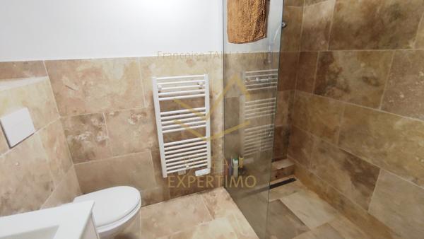 L'Isle-sur-la-Sorgue (84800) Maison de ville sur deux niveaux entièrement restaurée - pas de copropriété - entrée sécurisée